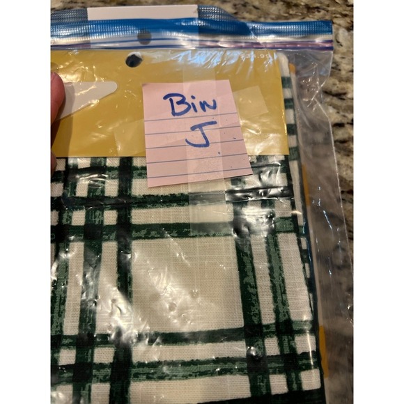 New place & Time reversible table runner  In full bloom  GREEN AND WHITE PLAID - Picture 8 of 8